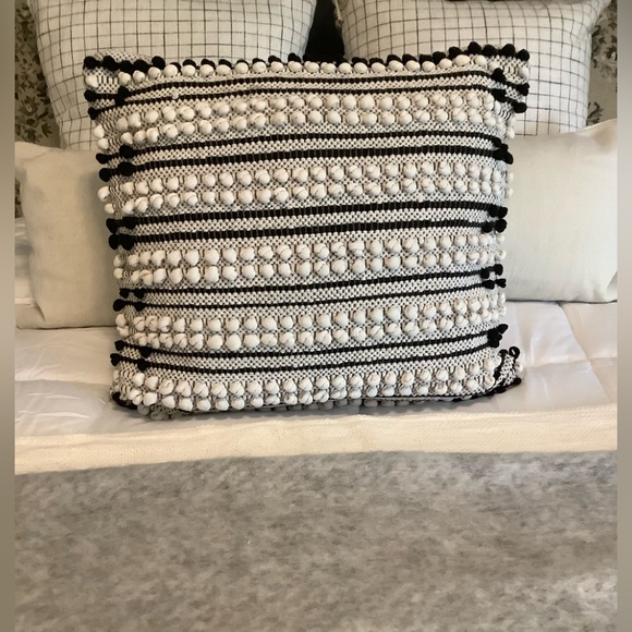 Home goods textured boho pillow❤️❤️❤️❤️ - Picture 1 of 9